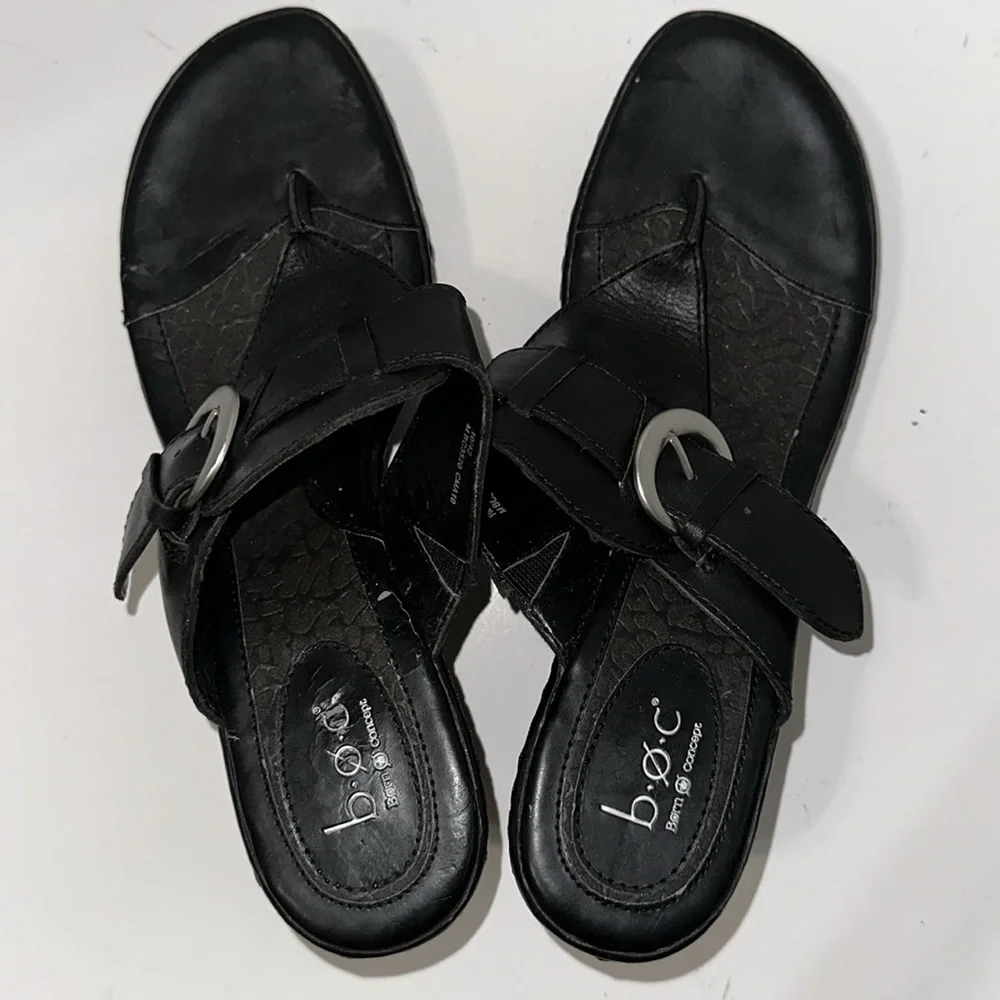 bõøc b.o.c Born Concepts Women’s leather flower flip flops sandals